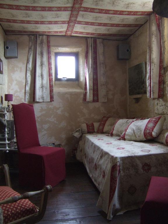 مبيت وإفطار Saint-Bonnet-du-Gard Bize De La Tour الغرفة الصورة