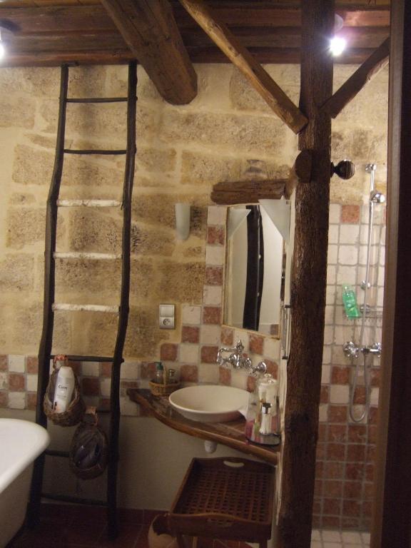 مبيت وإفطار Saint-Bonnet-du-Gard Bize De La Tour الغرفة الصورة